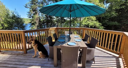 Four Season Lakefront Oasis with many amenities