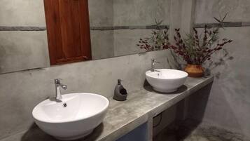 Kamar mandi bersama