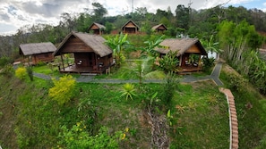 1 bedroom, individually decorated, bed sheets - Naga Lodge (Luang Prabang)