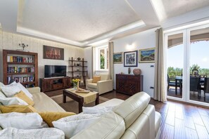 Fernseher, Stereoanlage