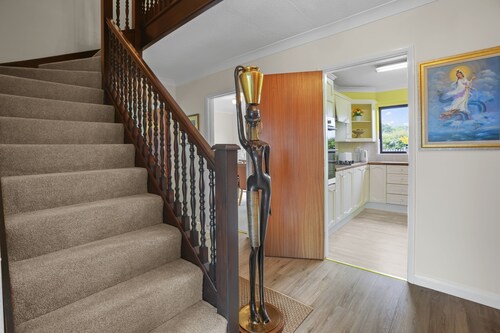 House -  Sleeps 6 & Free Parking, Pets