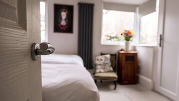 2 室のベッドルーム、アイロン / アイロン台、WiFi、ベッドシーツ