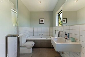 Een douche, een haardroger