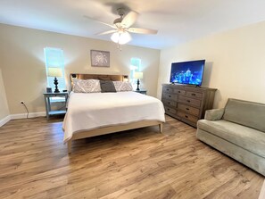 3 bedrooms, desk, iron/ironing board, travel cot