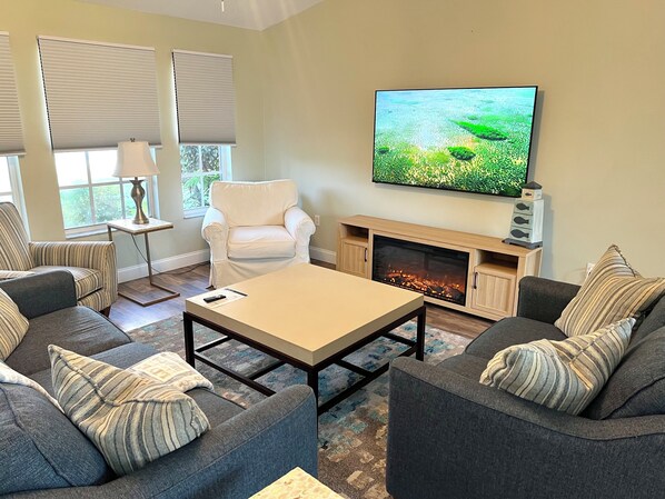 Smart TV, fireplace