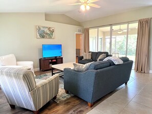 Smart TV - Super Clean, Comfortable, & Centrally Located near RSW and FGCU (San Carlos Park)