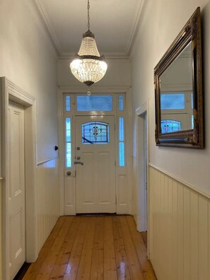 Interior - 1910 Renovated Gem (Bendigo)