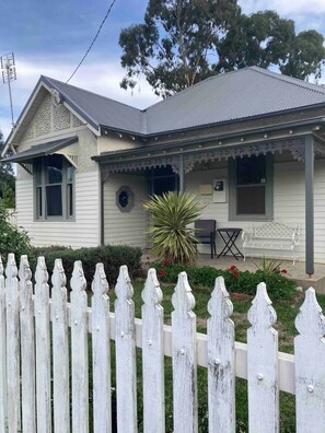 Exterior - 1910 Renovated Gem (Bendigo)