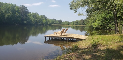 Lake house on 14 acre stocked lake. fish, boat, or just relax. your on lake time