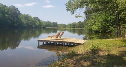 Lake house on 14 acre stocked lake. fish, boat, or just relax. your on lake time
