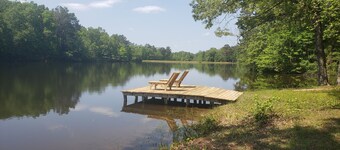 Lake house on 14 acre stocked lake. fish, boat, or just relax. your on lake time