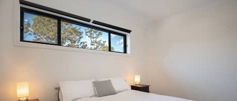 Premium Room, 1 Queen Bed, Private Bathroom, Garden View