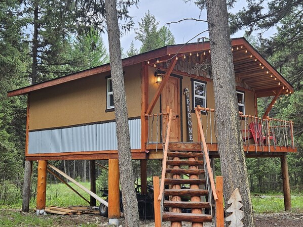 Exterior - Happy Trails Treehouse (Libby)