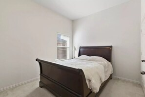 4 Schlafzimmer, Bügeleisen/Bügelbrett, WLAN, Bettwäsche