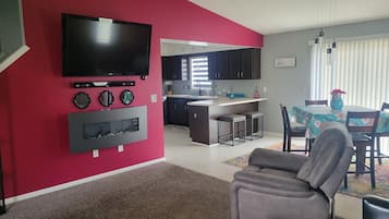 Smart TV y chimenea