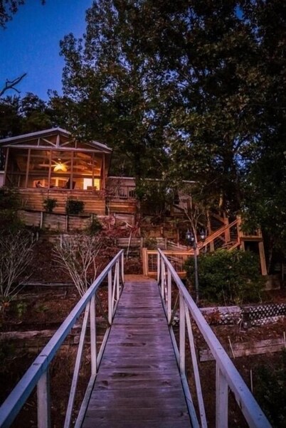 No DeadLines Lakehouse on Smith Lake  