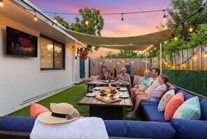 Outdoor dining - Tropical Beach House! (Boynton Beach)