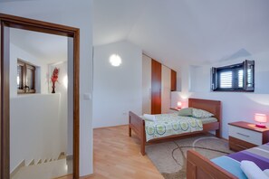 2 bedrooms, iron/ironing board, free WiFi, bed sheets