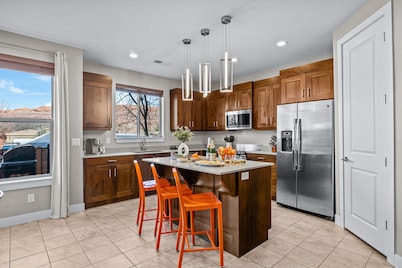 New Listing: Discounts | Pool/Spa | Garage | Kid/Pet Friendly | DT Location | 664