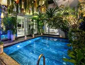 Indoor/outdoor pool