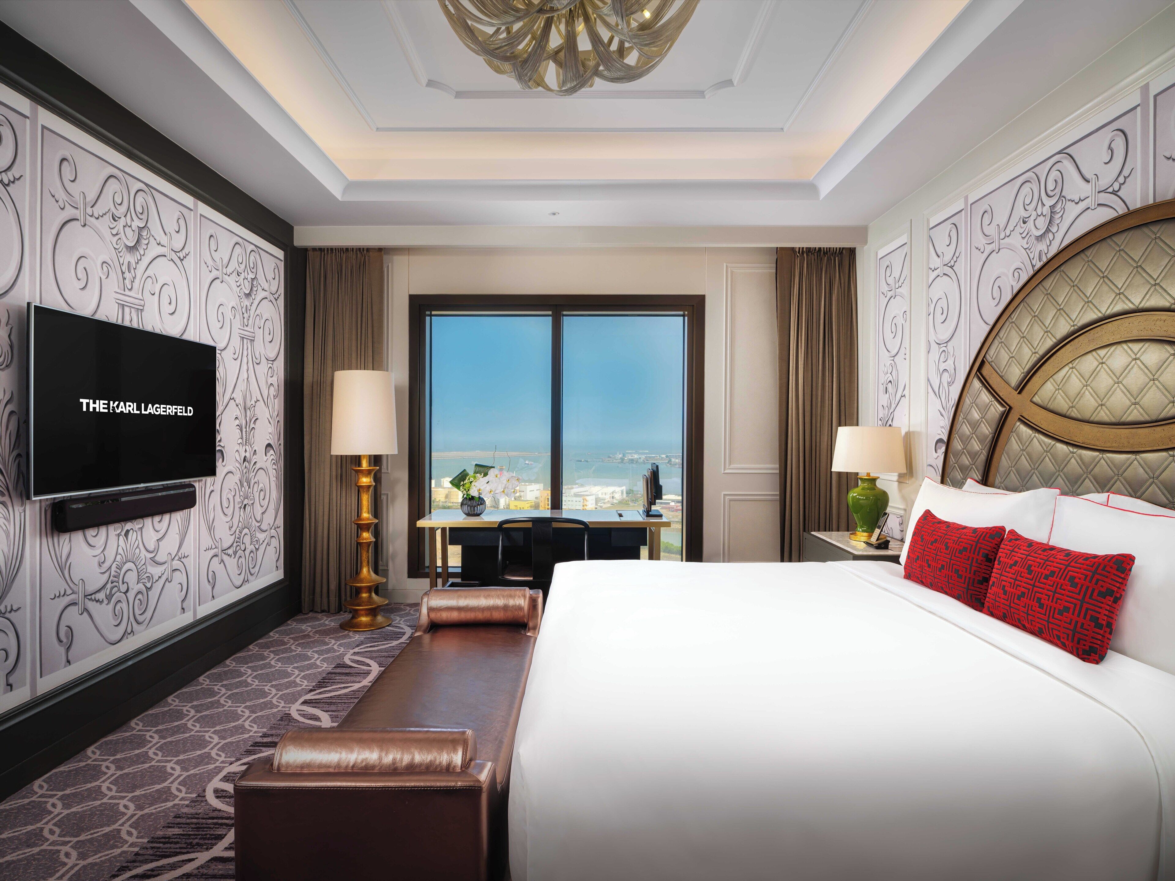 Kameo Suite | 1 bedroom, minibar, in-room safe, desk