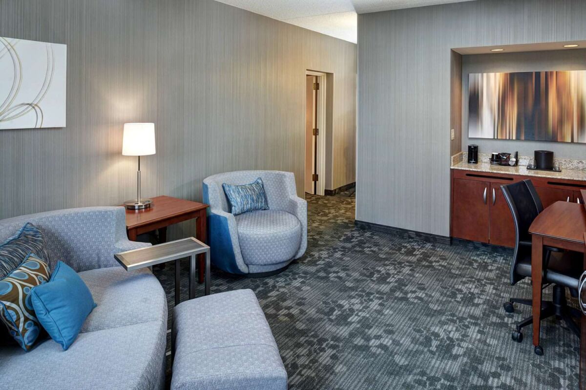 Experience Soothing Moments & Luxury! 2 Spacious Units, Pool, Pet-friendly!