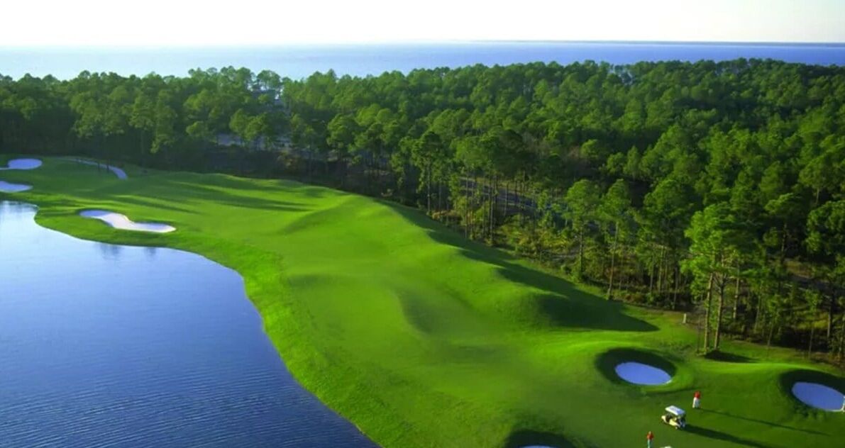 Elevate your golfing experience just 17 minutes away - perfect your swing!