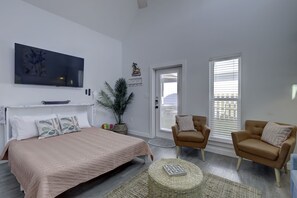 2 bedrooms, iron/ironing board, travel crib, free WiFi