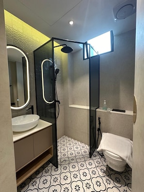 Bathroom - ISA Hotel Amber Road (Singapore)