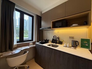 Estudio estándar, 1 cama de matrimonio | Cocina privada | Microondas y hervidor eléctrico