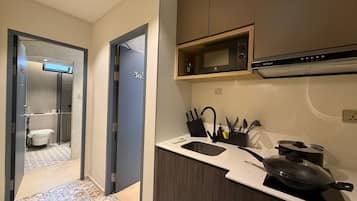 Habitación Deluxe, 2 camas de matrimonio | Ropa de cama de alta calidad, caja fuerte, decoración individual