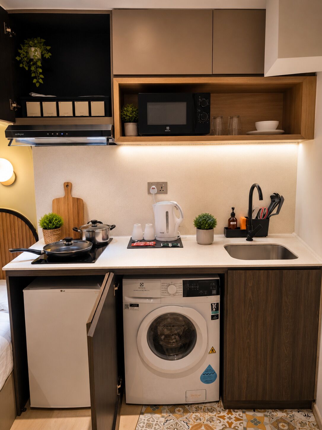 Microwave, electric kettle