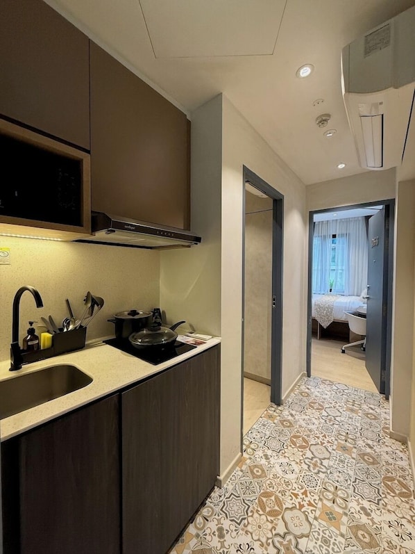 Family Studio | Dapur peribadi | Ketuhar gelombang mikro, cerek elektrik