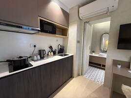 Estúdio superior, 1 cama King | Cozinha privada | Micro-ondas, chaleira elétrica