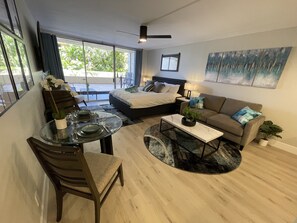 1 habitación, tabla de planchar con plancha, wifi y ropa de cama