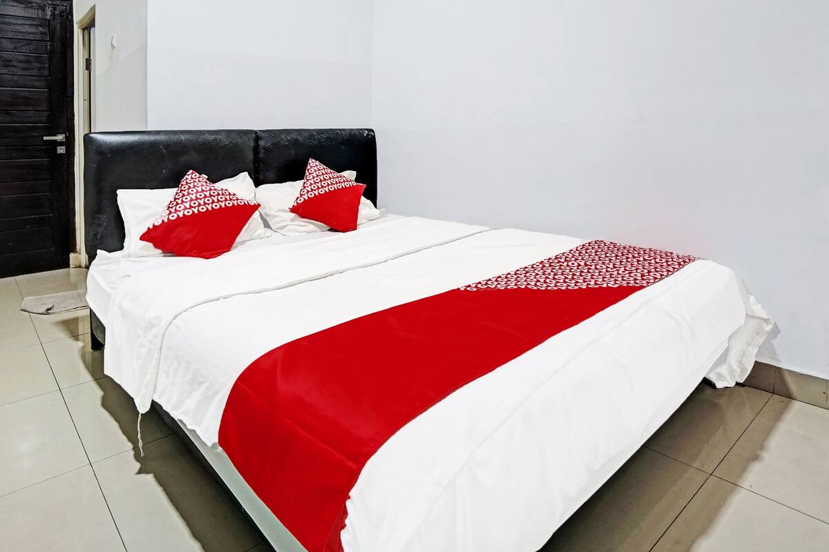 Espacio para trabajar con laptop, wifi gratis y ropa de cama