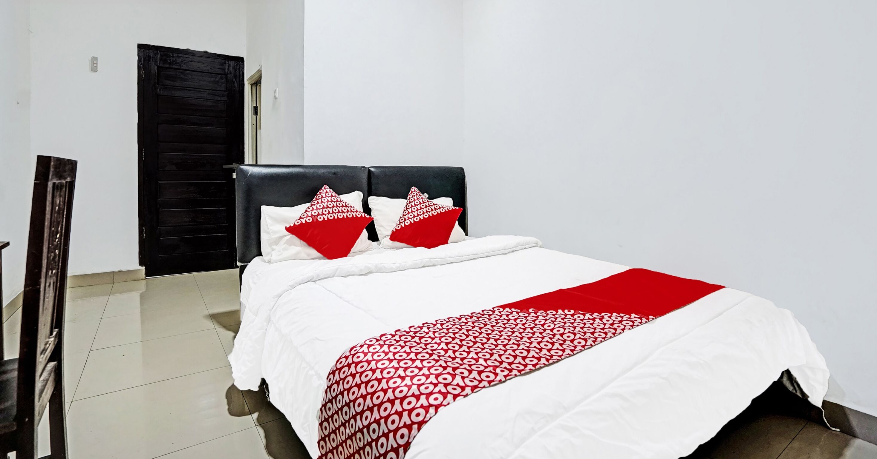 Quarto casal standard | Espaço de trabalho para notebook, Wi-Fi de cortesia, roupa de cama