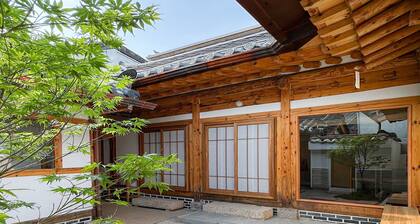 Premium Hanok near Anguk Station 5mins
- 5mins from the ICN Airport bus STN