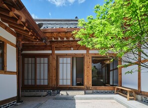 Exterior - Premium Hanok near Anguk Station 5mins
- 5mins from the ICN Airport bus STN (Seoul)