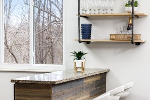 Interior - 12 Guest/Top Area /Families/Park (Crestwood)