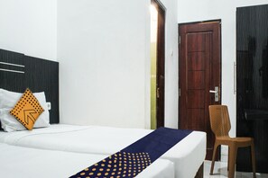 Free WiFi, bed sheets - SPOT ON 3605 Clarichie Guest House (Kupang)