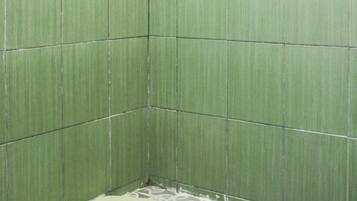 Economy-Zweibettzimmer | Badezimmer | Dusche