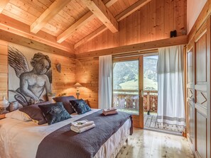 6 quartos, ferros/tábuas de passar roupa, Wi-Fi, roupa de cama