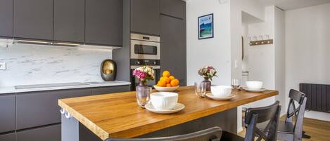 Frigorifero, microonde, forno, lavastoviglie