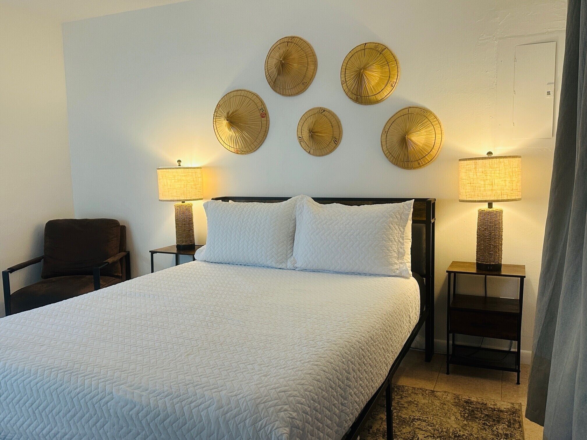 1 habitación, tabla de planchar con plancha, wifi gratis y ropa de cama 