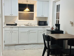 Microwave, coffee/tea maker, dining tables - Wilton Manors Guesthouse #4 (Wilton Manors)