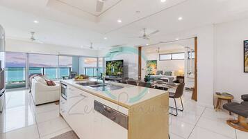 Apartemen Mewah | Dapur pribadi | Lemari es, microwave, oven, dan kompor