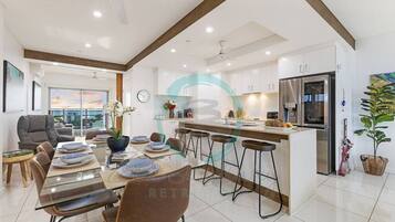 Luxury Apartment | In-room dining