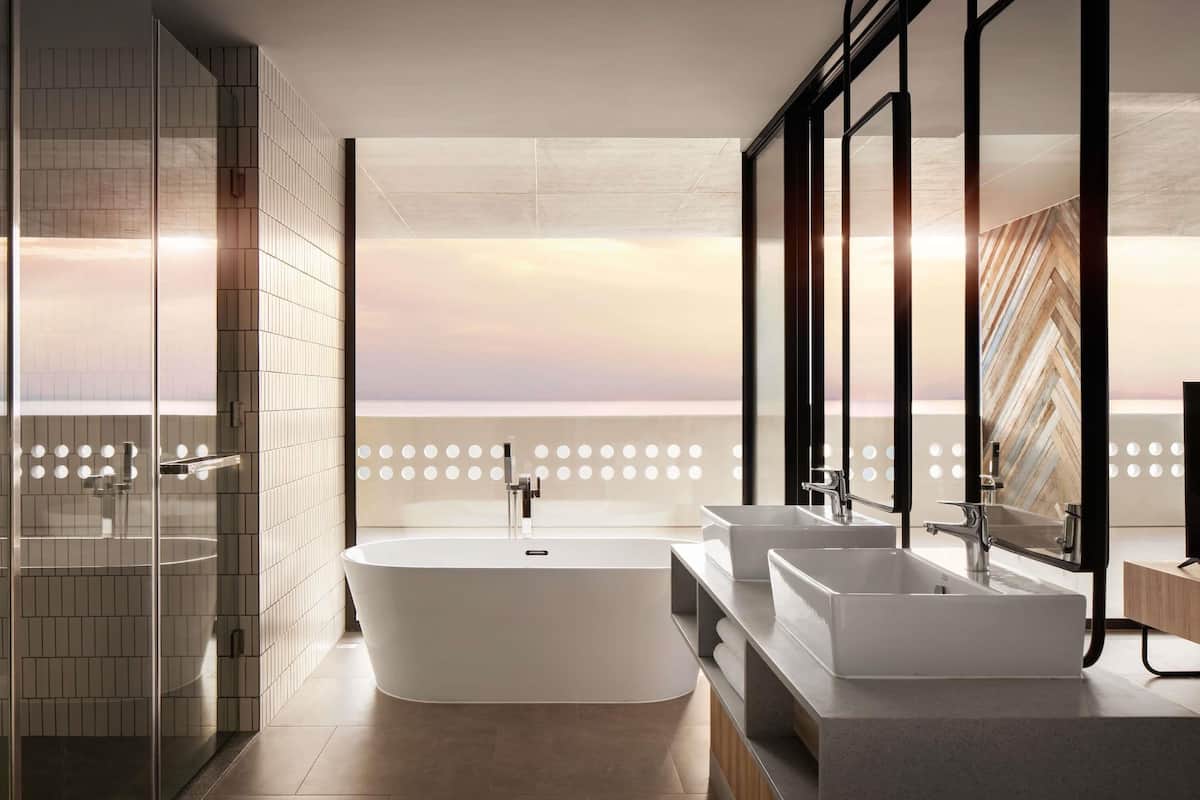 Ropa de cama de alta calidad y escritorio