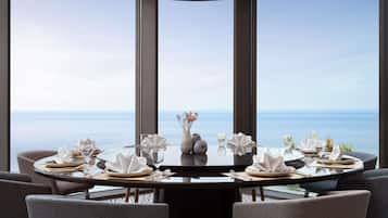 Frühstück, Mittagessen, Abendessen, Blick auf den Pool